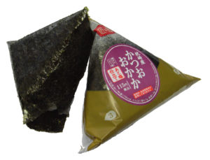 beliebte japanische Gerichte https://upload.wikimedia.org/wikipedia/commons/3/37/Onigiri_Bought_at_a_Convenience_Store.jpg