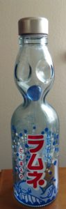 Getränke https://upload.wikimedia.org/wikipedia/commons/2/23/Ramune_bottle.JPG